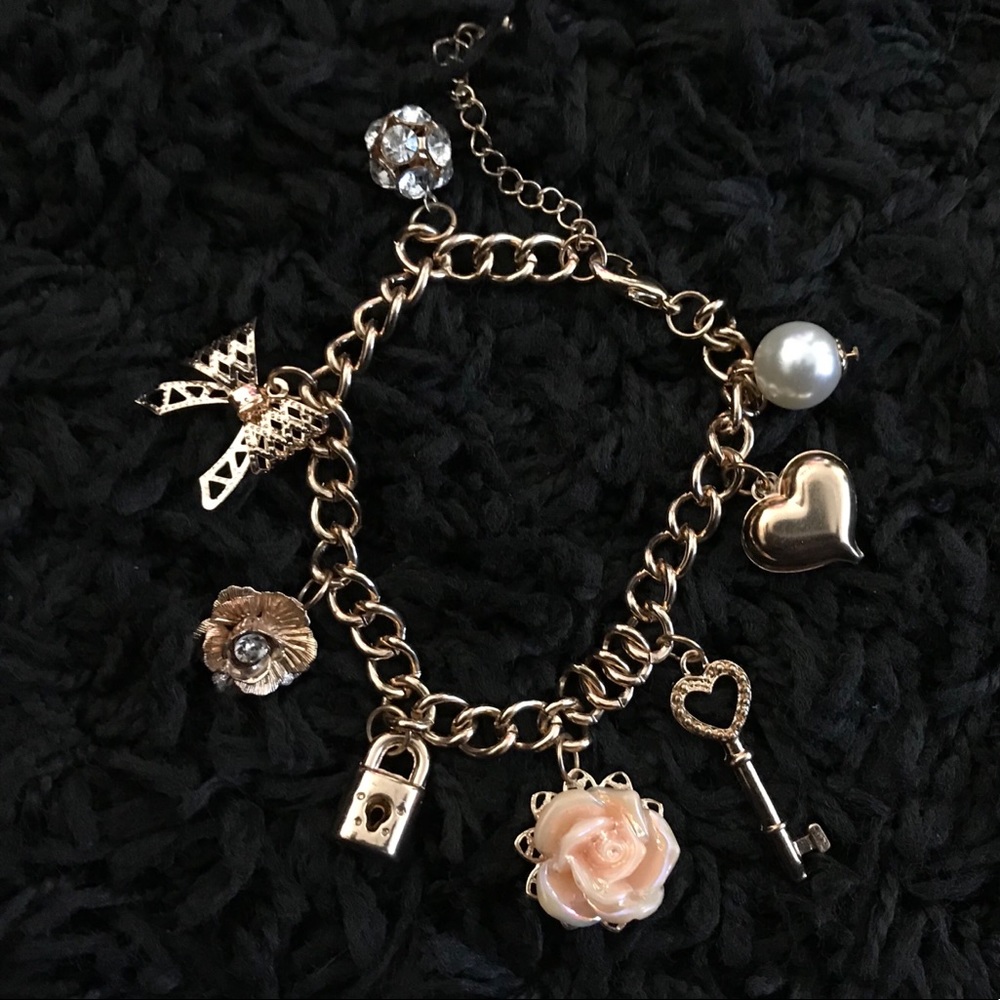 💛 Gold charm bracelet 💛